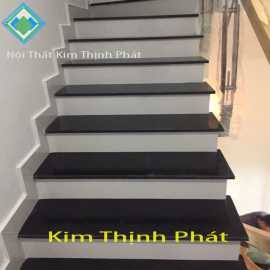 Đá  hoa cương granite tự nhiên lát cầu thang 246 đá cầu thang đặt ở vị trí trung tâm