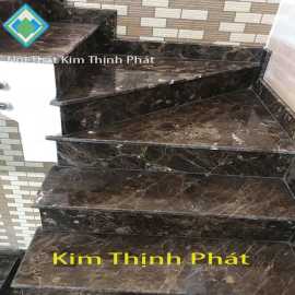 Cầu thang đá trắng onyx là loại đá tự nhiên