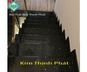 Đá hoa cương cầu thang 1.336 màu đen kim sa hạt lớn long lanh với ánh điện