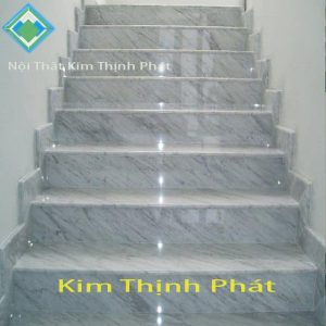 Giá đá tự nhiên áp dụng Đá hoa cương cầu thang lớn được tiêu dùng để ốp ngay giữa phòng khách đá marble