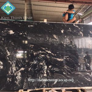 Giá đá hoa cương rẻ 1.35 màu đen bông hồng tia chớp granite đẹp muốt mắt cho sản phẩm đá* Bảng giá đá tự nhiên